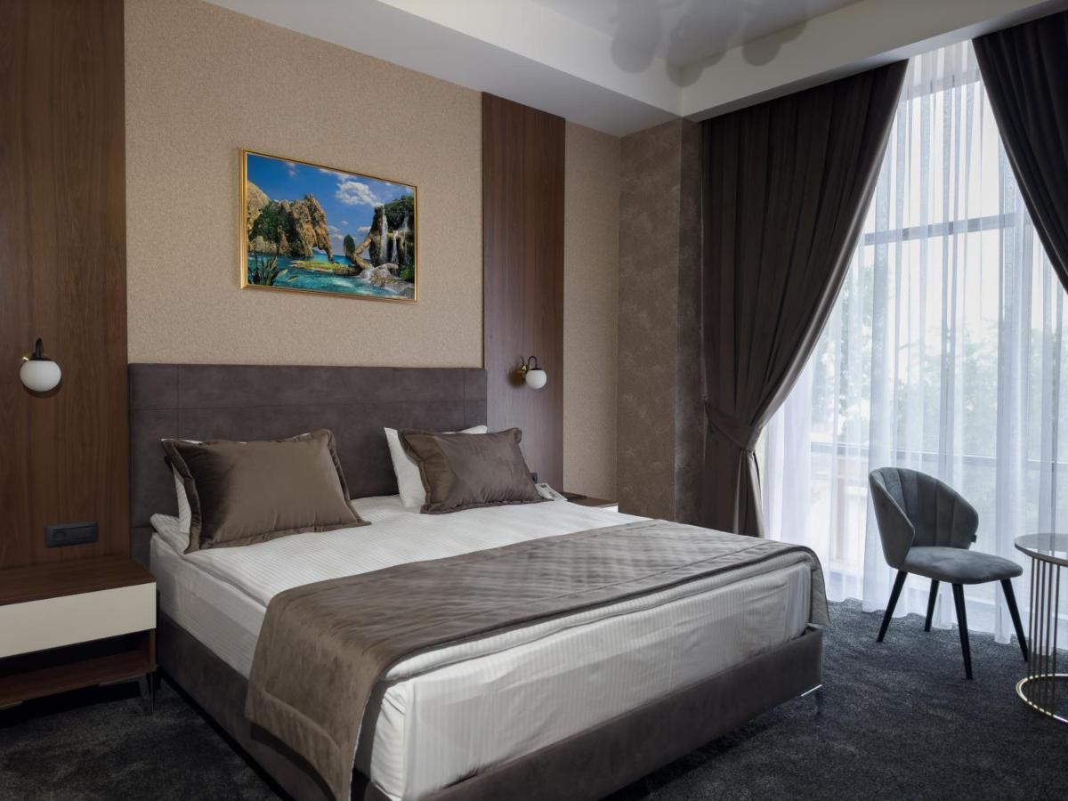 Leon Hotel Spa Ganja Buitenkant foto