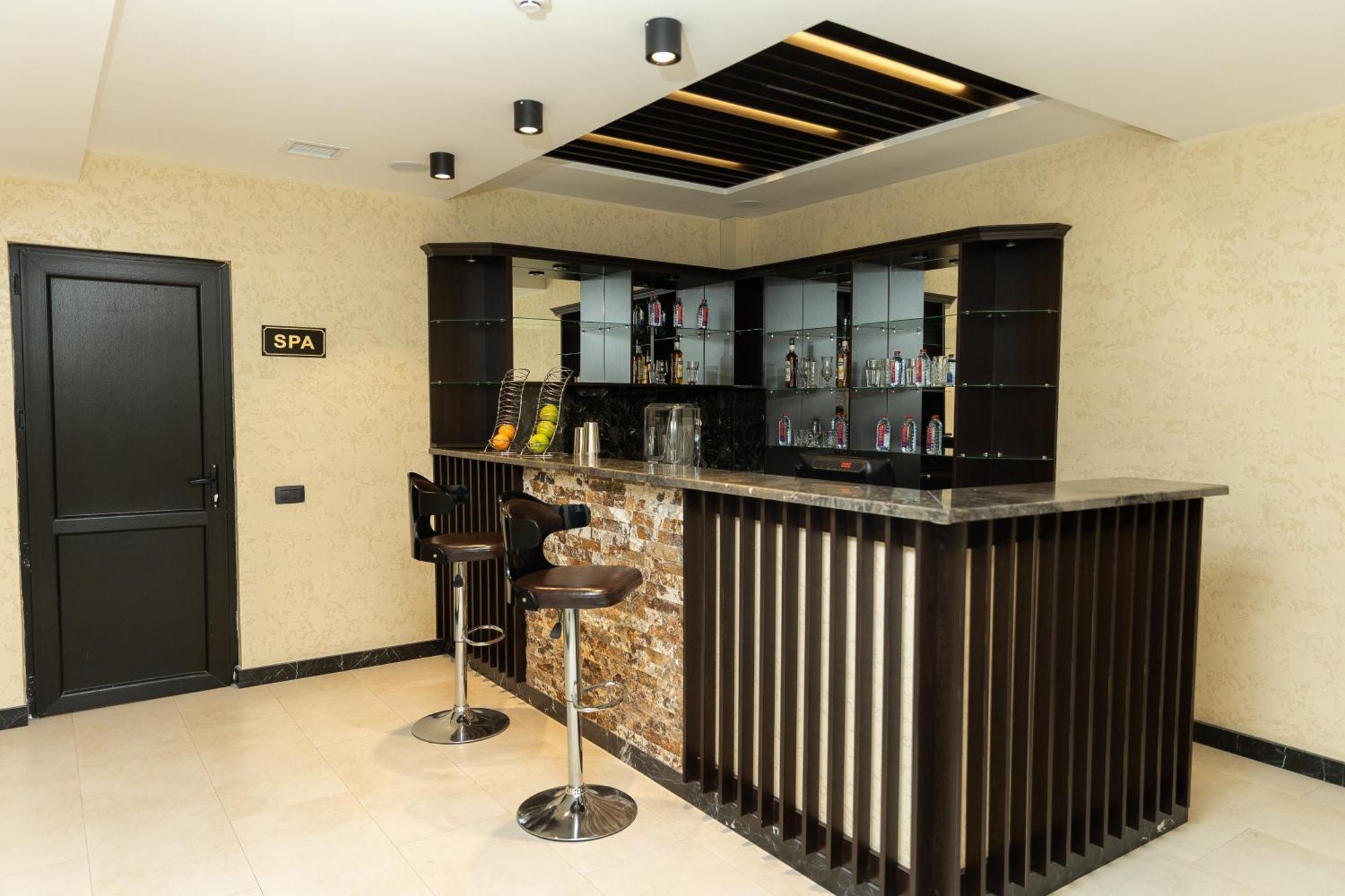 Leon Hotel Spa Ganja Buitenkant foto